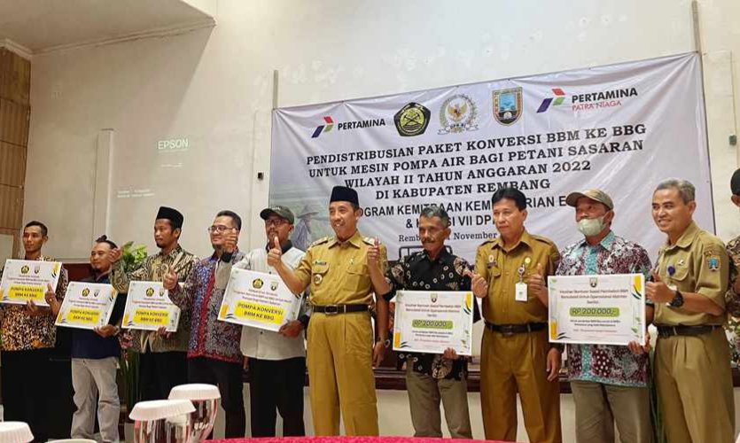 Pemerintah Kabupaten Rembang Menyerahkan Bantuan Pompa Air Berbahan Gas (BBG) Kepada Ratusan Petani | AhmdT