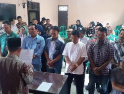 Pemdes Putat Kabupaten Cirebon Lantik Sejumlah Ketua RT Dan RW Baru Di Aula Desa Putat