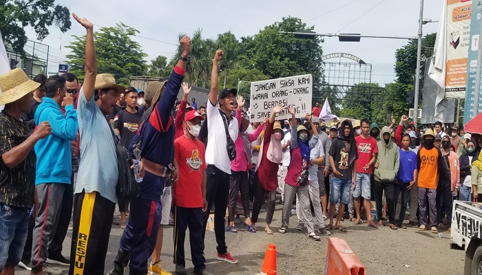 Demonstrasi Nelayan Didepan Gedung DPRD Kabupaten Rembang