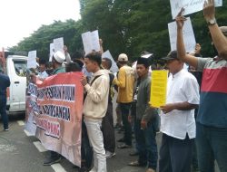 Aliansi Masyarakat Sampang Bersatu Demo di Kejaksaan Tinggi Jawa Timur, Tuntut Segera Tangkap Mafia Bansos di Sampang