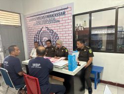 Tersangka Dugaan Korupsi PDAM Makassar diserahkan Penuntum Umum Kejati Sulsel dan Kejari Makassar