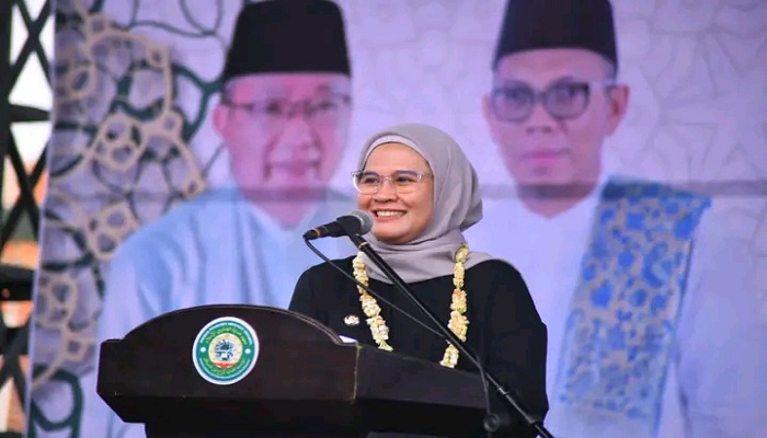 Bupati Nina Agustina Hadiri Haflah Akhirussanah Yayasan Al-Hidayah dan Wisuda Khotmil Qur'an Ponpes Pesantren Hidayatuttholibiin