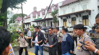 Aksi Demo Puluhan Masyarakat Terhadap Hakim Pengadilan Negeri Medan Terkaid Dugaan Menyudutkan Saksi Korban Penipuan